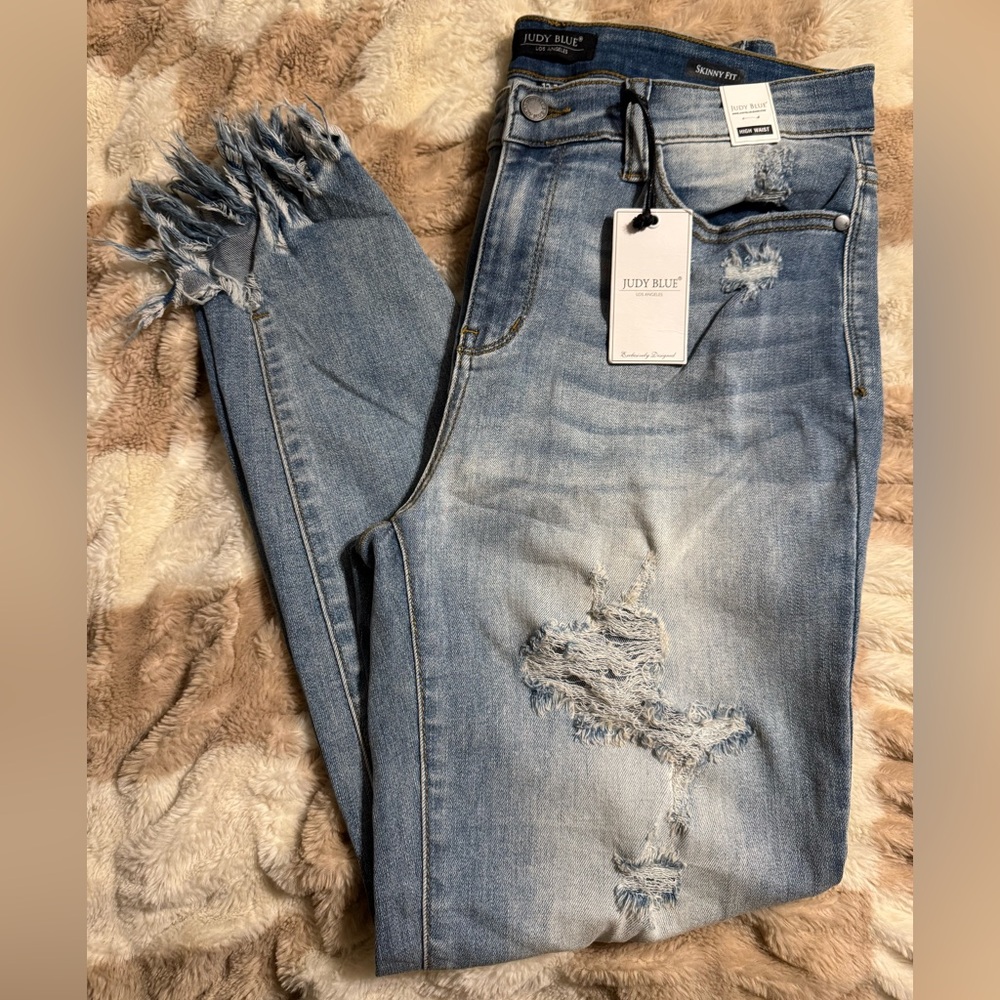 Judy Blues High Waist Skinny Fit Distressed with SharkBite Hem Size 13/31